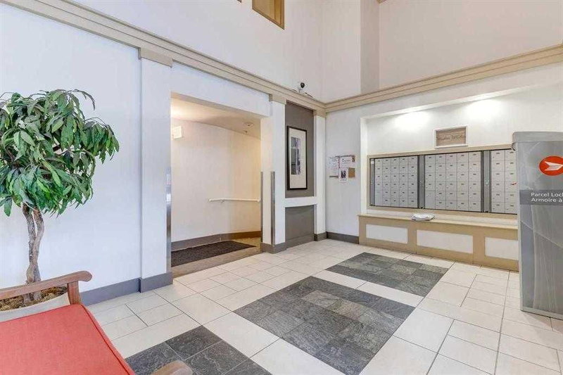 420, 5115 Richard Road SW, Lincoln Park — interior photo