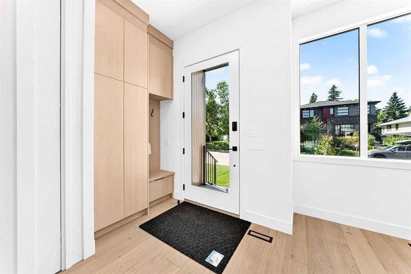 2218 35 Street SW, Killarney/Glengarry — interior photo