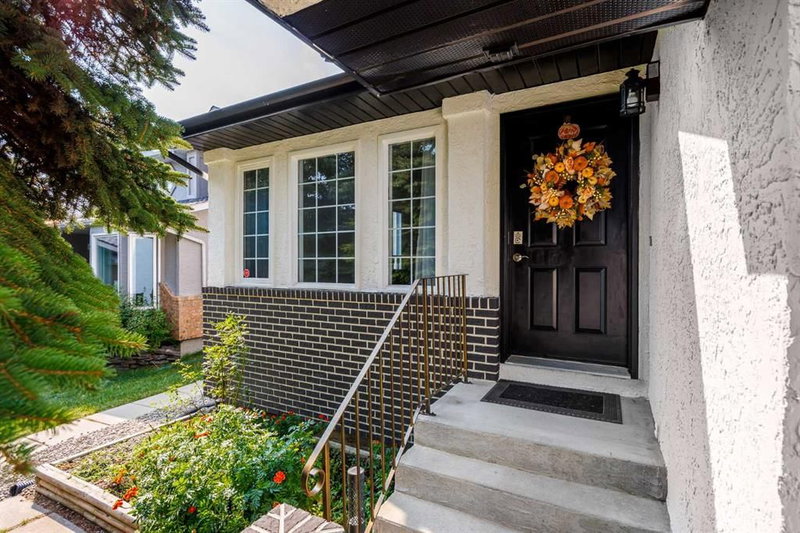 52 Shawnee Way SW, Shawnee Slopes — interior photo