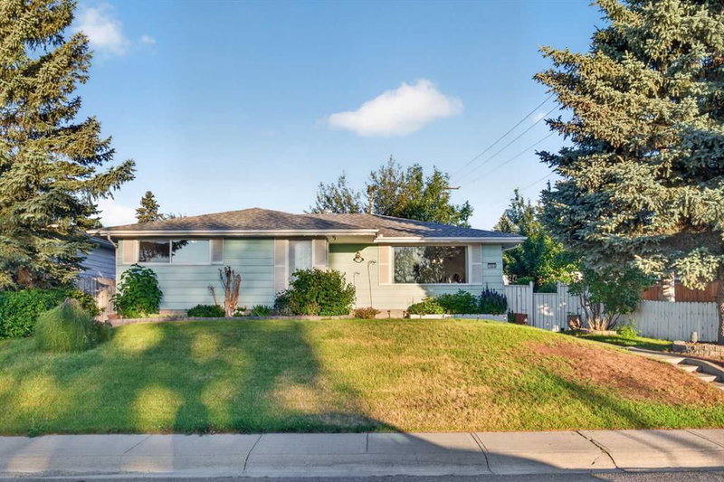 Detached at 7035 Huntercrest Road NW, Huntington Hills — listing photo