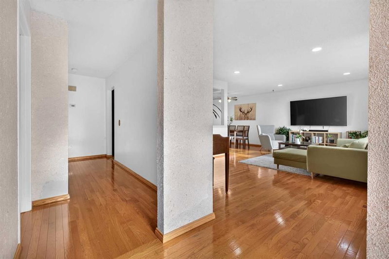 7035 Huntercrest Road NW, Huntington Hills — interior photo 6