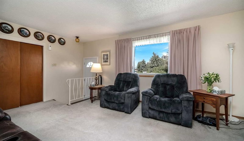 42 Harrow Place SW, Haysboro — interior photo 5
