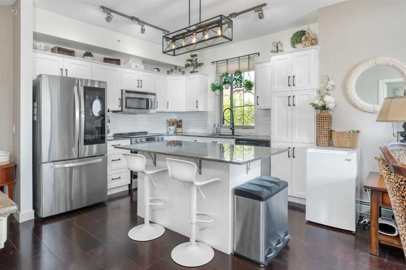 320, 205 Sunset Drive, Sunset Ridge — interior photo 6