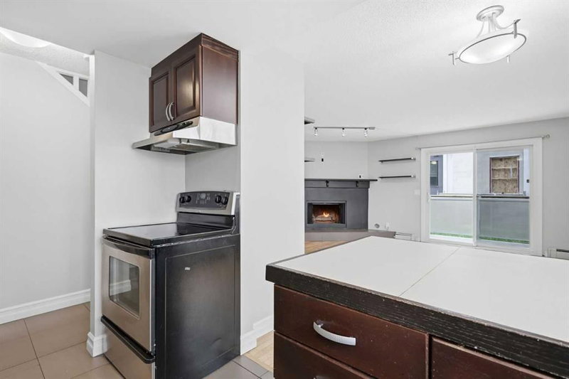 B, 2115 35 Avenue SW, Altadore — interior photo 7