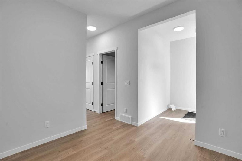 68 Sugarsnap Green SE, Rangeview — interior photo 5