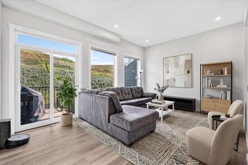 246 Cranbrook Square SE, Cranston — interior photo