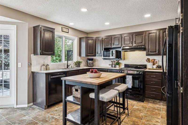 190 Mt Robson Close SE, McKenzie Lake — interior photo 5