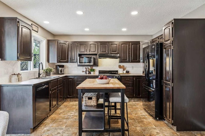 190 Mt Robson Close SE, McKenzie Lake — interior photo 6