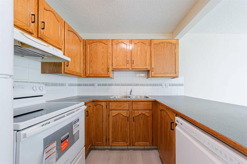88 Country Hills Villas NW, Country Hills — interior photo 5