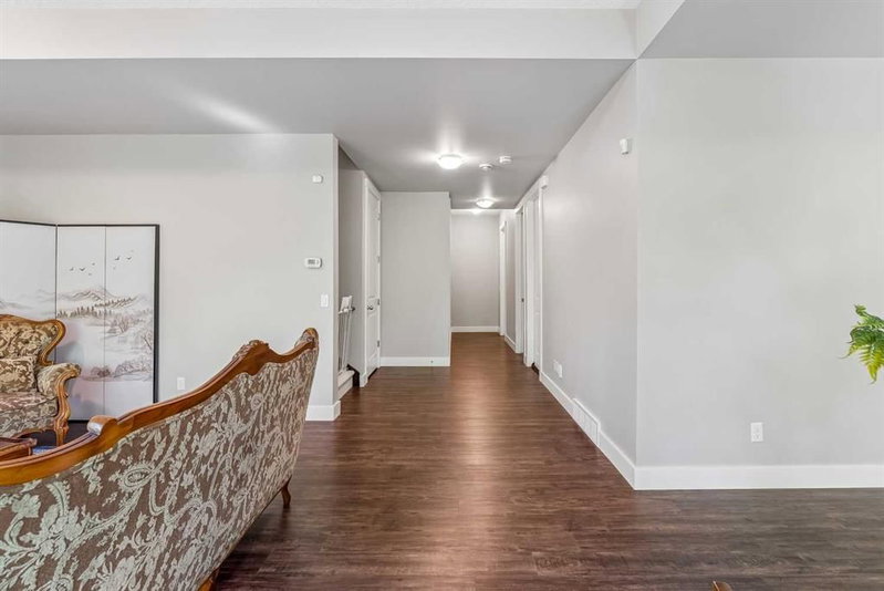30 Ascot Crescent SW, Aspen Woods — interior photo 6