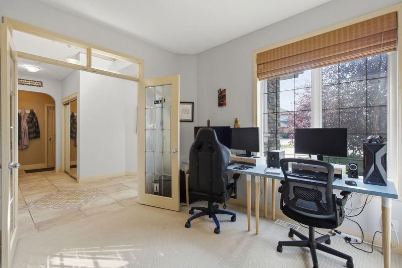 126 Evercreek Bluffs Road SW, Evergreen — interior photo 5