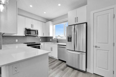 512 - 16 Evanscrest Park NW