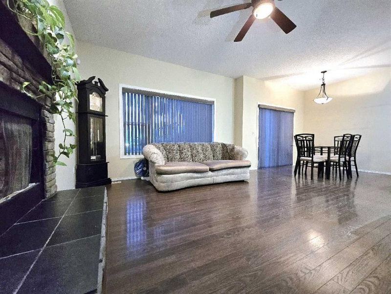 13 Tuscany Ridge Mews NW, Tuscany — interior photo 6
