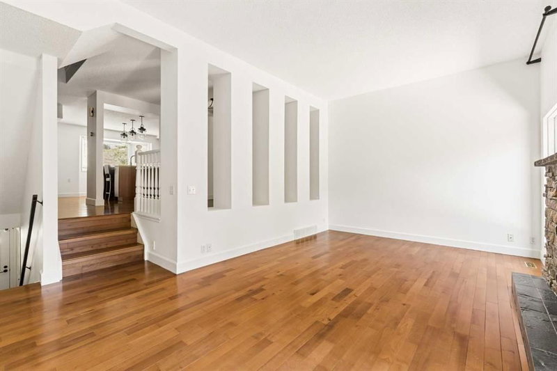 565 Point Mckay Grove NW, Point McKay — interior photo 5