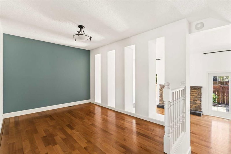 565 Point Mckay Grove NW, Point McKay — interior photo 7