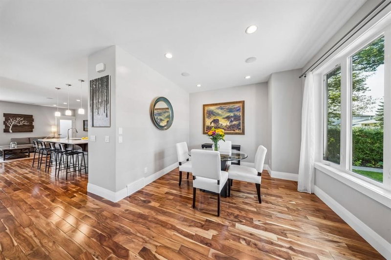 3302 39 Street SW, Glenbrook — interior photo