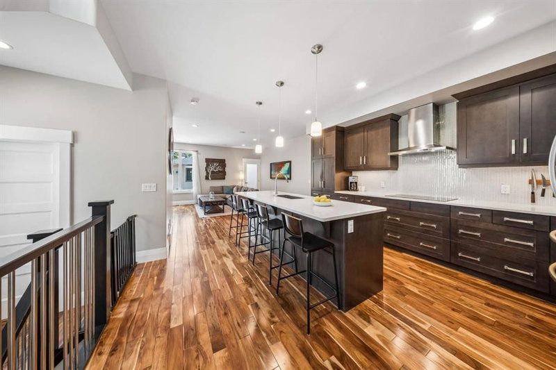 3302 39 Street SW, Glenbrook — interior photo 6