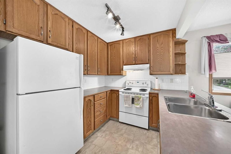 20 Everstone Place SW, Evergreen — interior photo