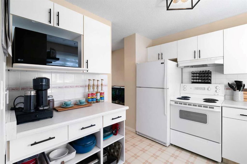 27, 219 90 Avenue SE, Acadia — interior photo 5