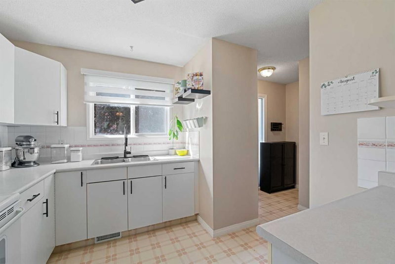 27, 219 90 Avenue SE, Acadia — interior photo 6