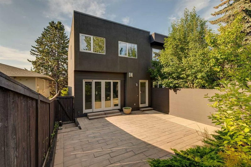 2218 32 Avenue SW, Richmond — interior photo