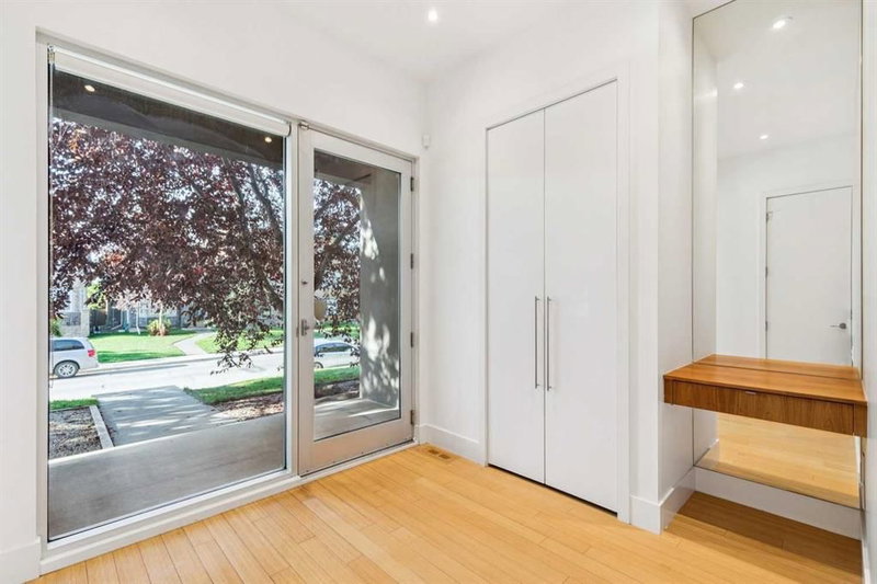 2218 32 Avenue SW, Richmond — interior photo 7