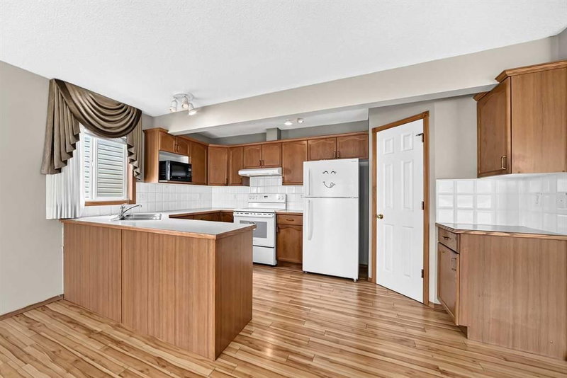 54 Coral Springs Court NE, Coral Springs — interior photo 6