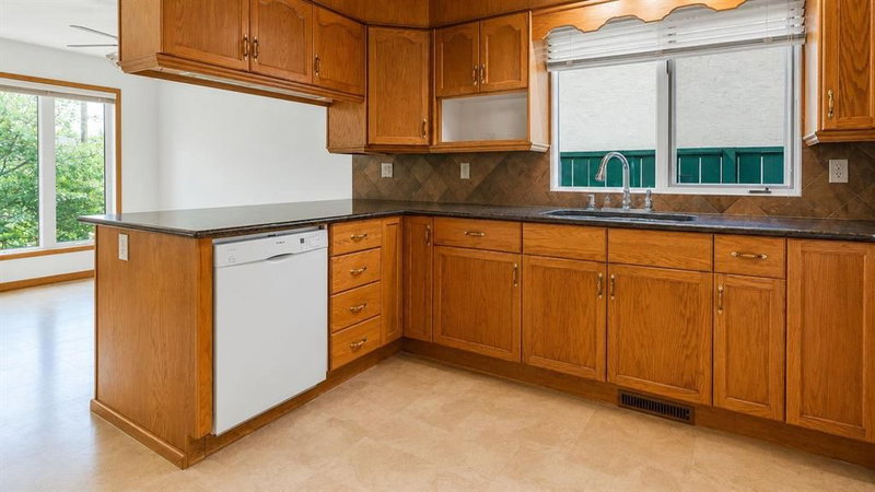 1027 Lake Sylvan Drive SE, Lake Bonavista — interior photo 6