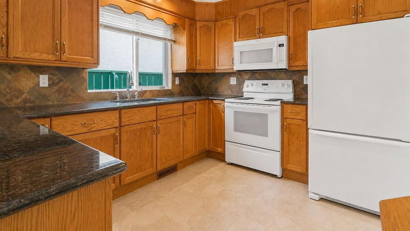 1027 Lake Sylvan Drive SE, Lake Bonavista — interior photo 7