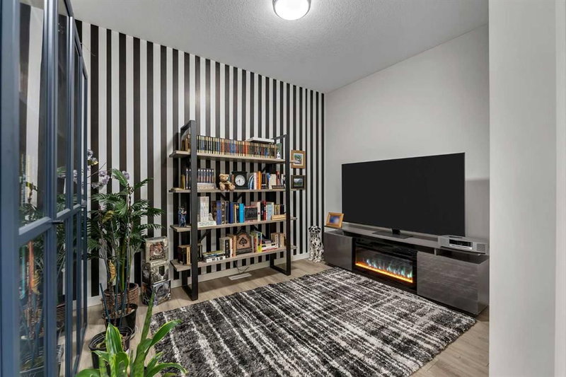 341 Walcrest View SE, Walden — interior photo 5