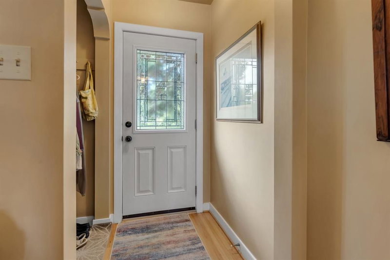 2204 Halifax Crescent NW, Banff Trail — interior photo