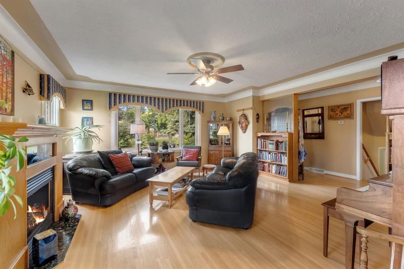 2204 Halifax Crescent NW, Banff Trail — interior photo 6