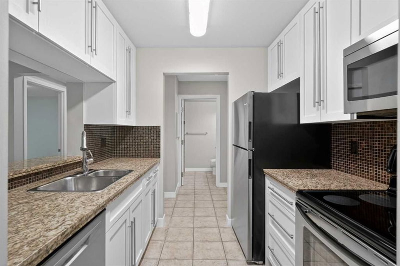 116, 790 Kingsmere Crescent SW, Kingsland — photo 3