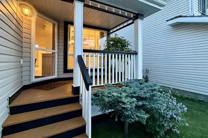 74 Spring View SW, Springbank Hill — interior photo