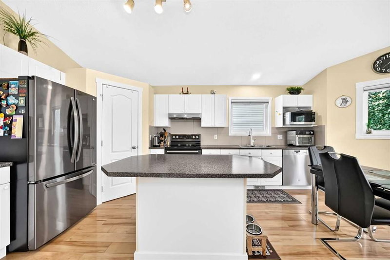 50 Somerside Manor SW, Somerset — interior photo