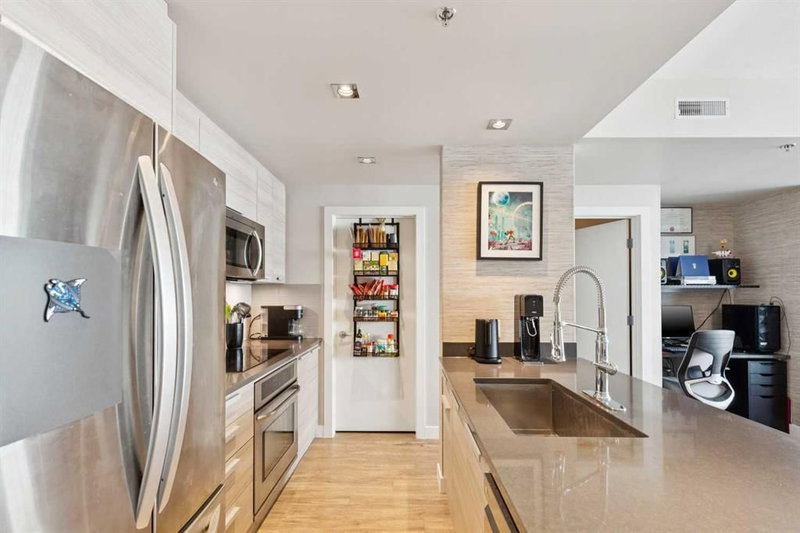 709, 235 9A Street NW, Sunnyside — interior photo