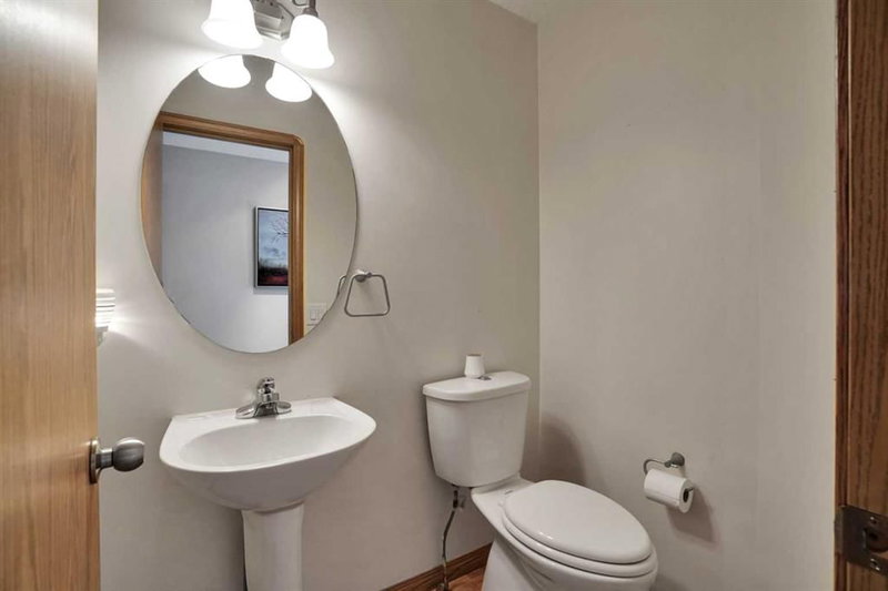 158 Saratoga Close NE, Monterey Park — interior photo 6