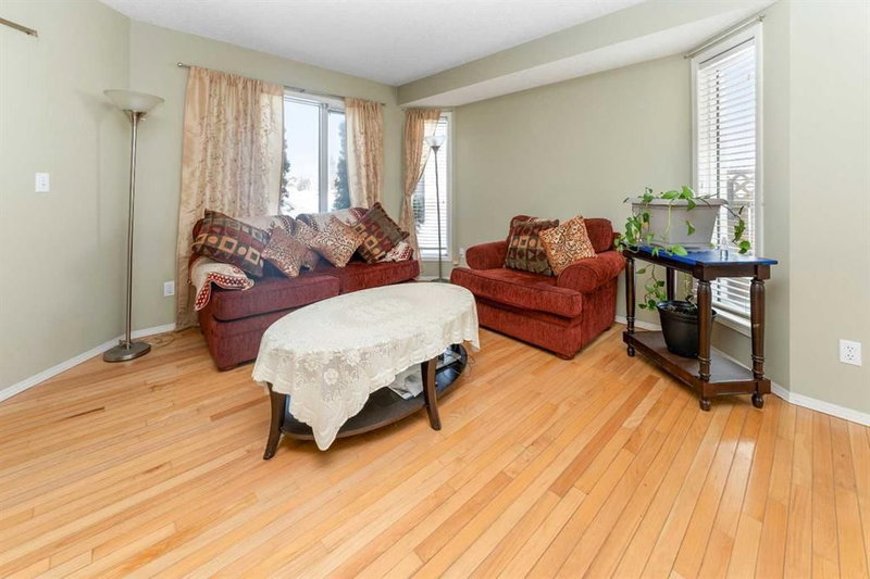 63 Hawkmount Green NW, Hawkwood — interior photo
