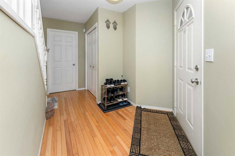 63 Hawkmount Green NW, Hawkwood — interior photo 5