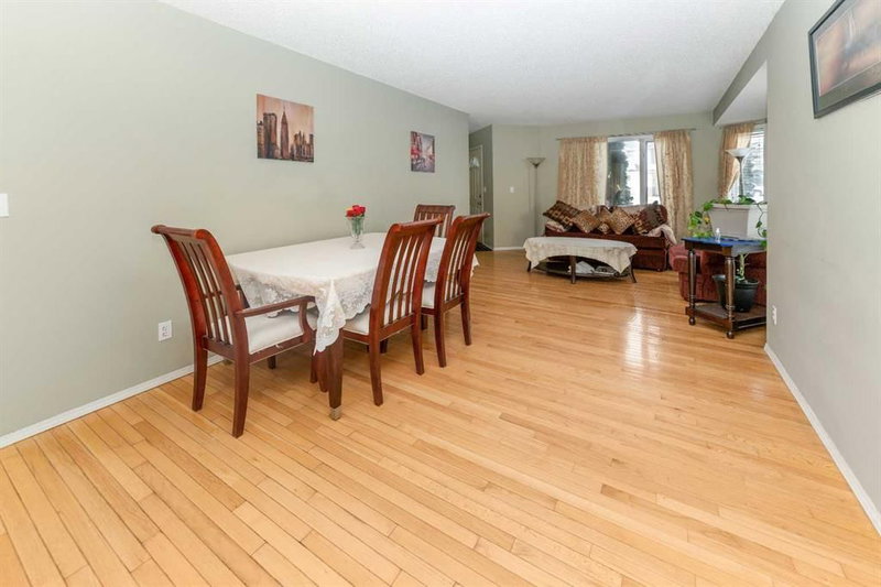 63 Hawkmount Green NW, Hawkwood — interior photo 6