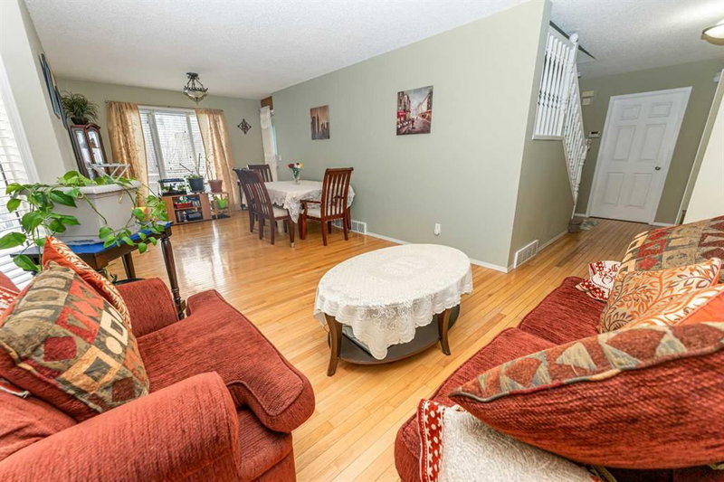 63 Hawkmount Green NW, Hawkwood — interior photo 7