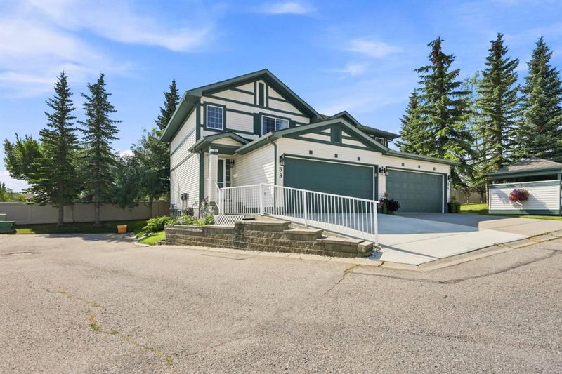 39 - 10 Tuscany Valley View NW