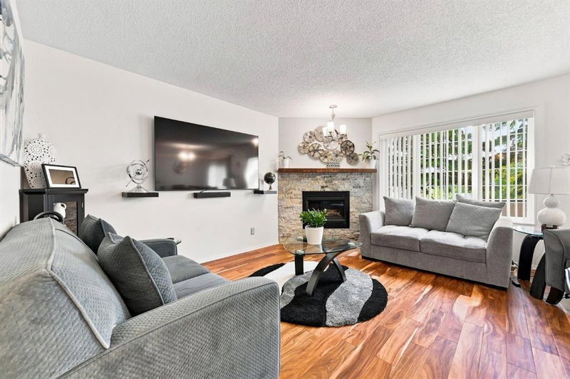 39, 10 Tuscany Valley View NW, Tuscany — interior photo 5
