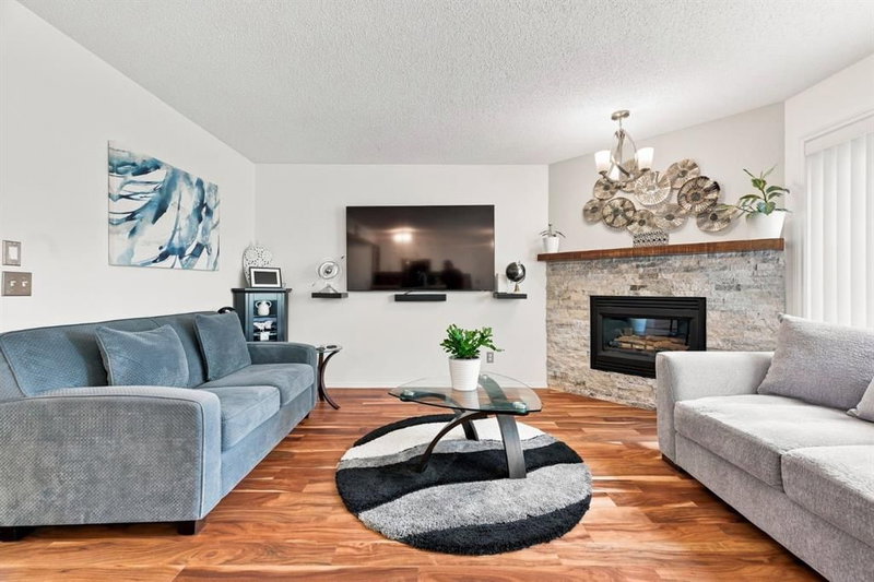 39, 10 Tuscany Valley View NW, Tuscany — interior photo 6