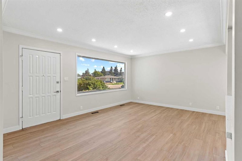 1527 52 Street SE, Forest Lawn — interior photo 5