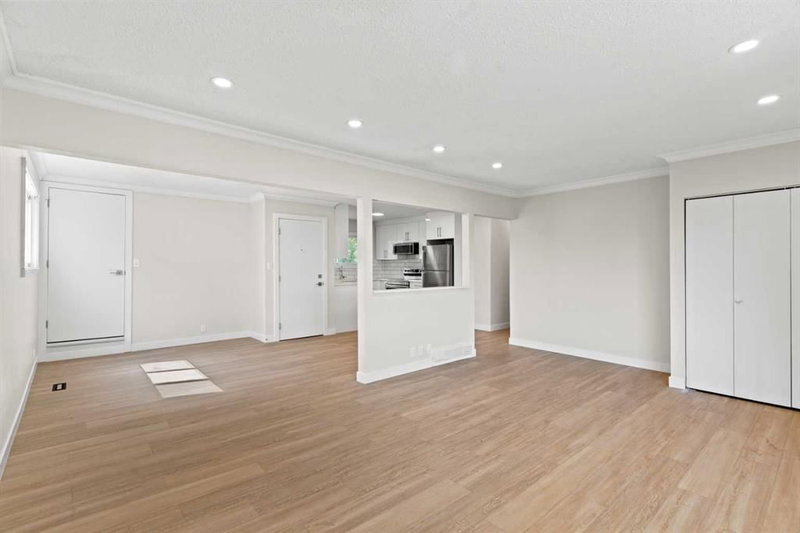 1527 52 Street SE, Forest Lawn — interior photo 6