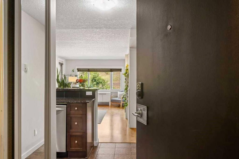 302, 716 3 Avenue NW, Sunnyside — interior photo 5