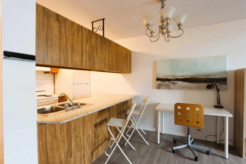 1110, 738 3 Avenue SW, Eau Claire — interior photo