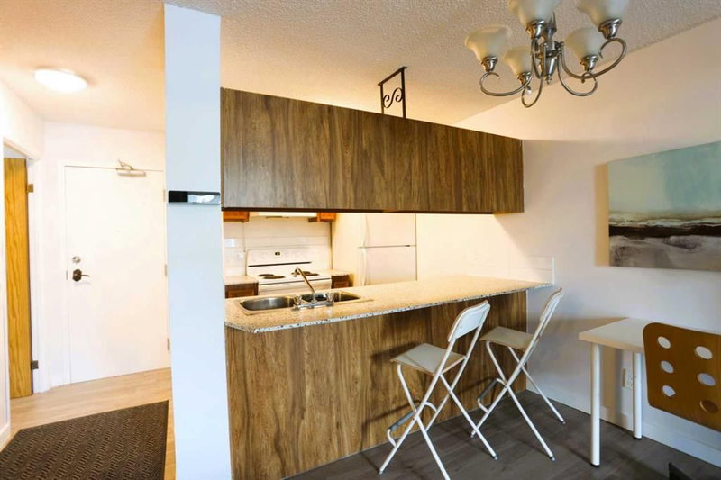 1110, 738 3 Avenue SW, Eau Claire — interior photo 5