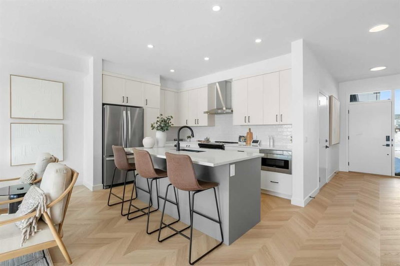 8493 21 Avenue SE, Belvedere — interior photo